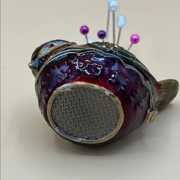 Vintage Decorative Bird Pin Cushion Box with Pins - Picture 8 of 8